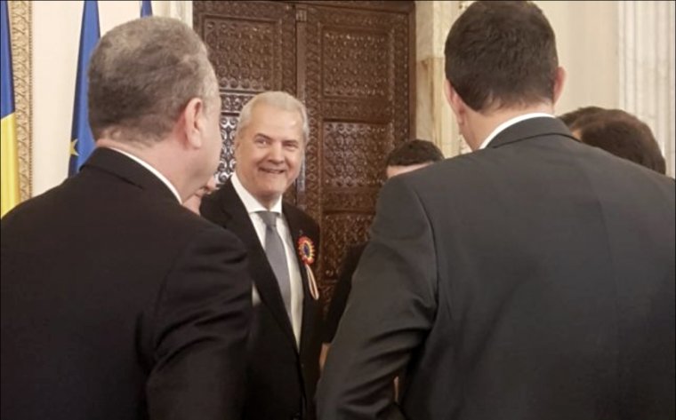 Adrian Năstase bepereli Klaus Johannis államfőt, amiért megvonta tőle a Románia Csillagát