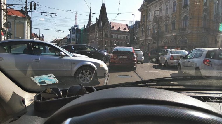 Nyolc hónap alatt 40 kilométert kitevő újabb autóáradatot szabadítottak a lakosok a szörnyű kolozsvári forgalomra