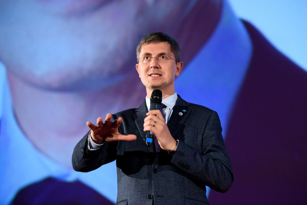 Dan Barna marad az USR elnöke, még várat magára a fúzió Dacian Cioloș pártjával