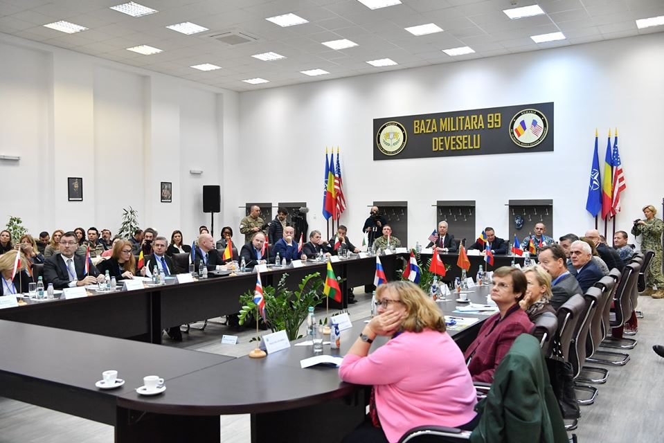 „Erődemonstrációt” tartottak a bukaresti nagykövetek a deveselui rakétatámaszponton