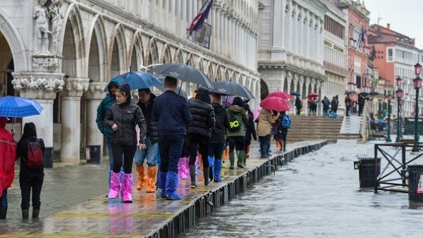 Ismét víz alá került a velencei Szent Márk tér, ítéletidő tombol szerte Olaszországban