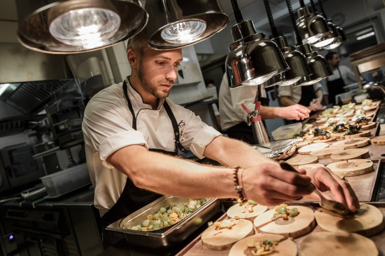 Részletekben tökéletes a kézdivásárhelyi séf: szülőföldjén nyitna saját éttermet Veres István Michelin-csillagos mesterszakács