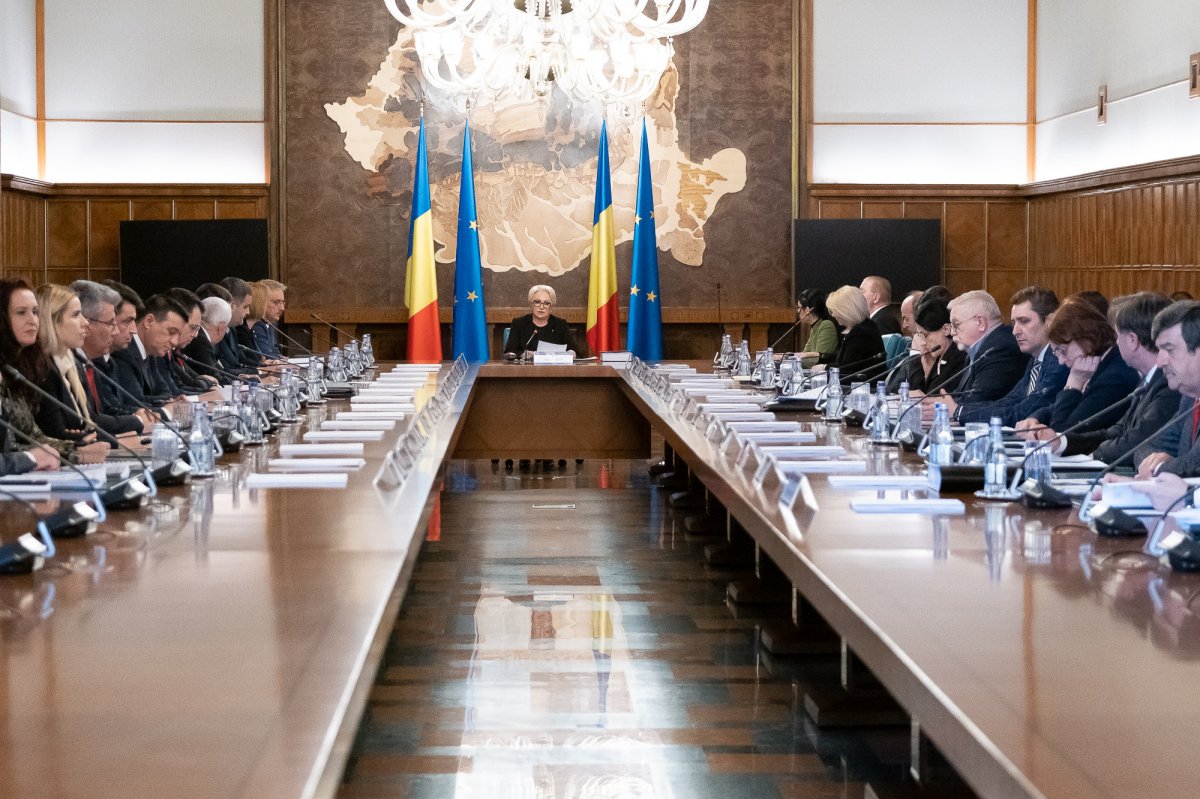 Klaus Johannis rábólintott a Dăncilă-kabinet új tagjainak kinevezésére