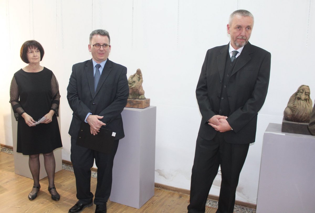 Különleges kisplasztikákkal őseink útján – Nemes András Csaba kolozsvári képzőművész munkáiból nyílt kiállítás