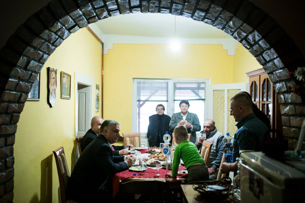 Orbán Viktor meglátogatta az egymilliomodikként honosított vajdasági Lajkó családot
