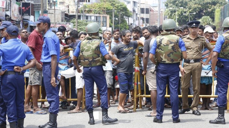 Hazaérkeztek az országba a merényletek idején Srí Lankán tartózkodó jászvásári iskolások