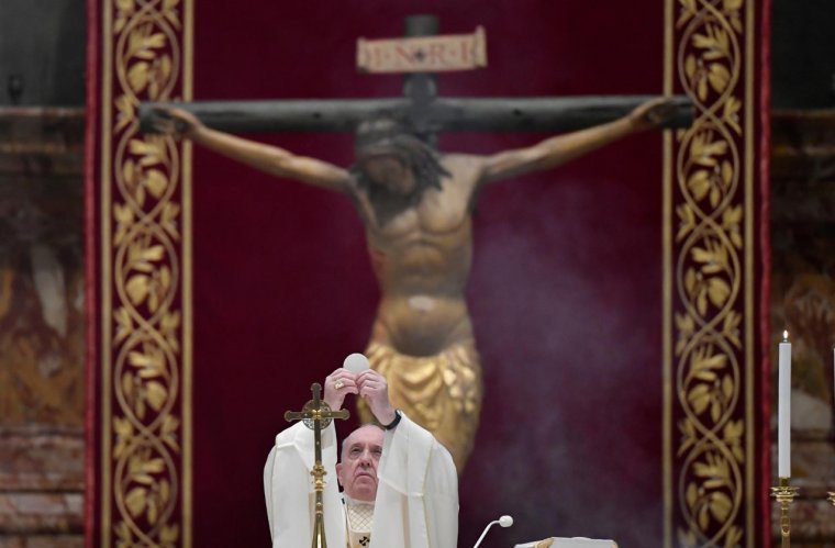 Ferenc pápa: a járványbetegeket segítő orvosok és papok szentek