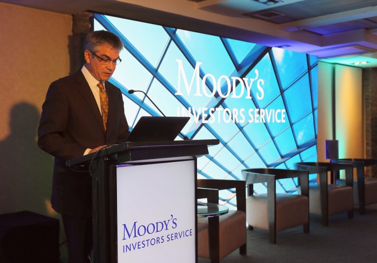 Újabb leminősítés: negatívra rontotta a román államadós-osztályzat kilátását a Moody's