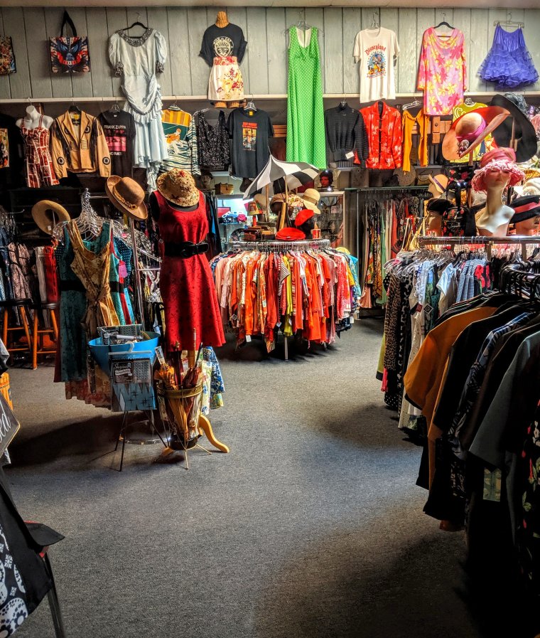 Bezárnának a plázákban működő boltok, állami támogatást kérnek a kiskereskedők