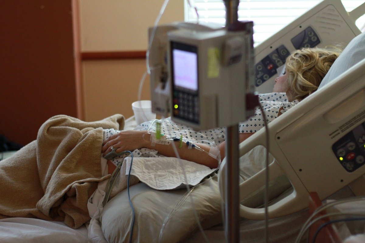 Hetven százalékos tüdőkárosodással mentettek meg egy covidos várandós nőt az orvosok Gyulafehérváron