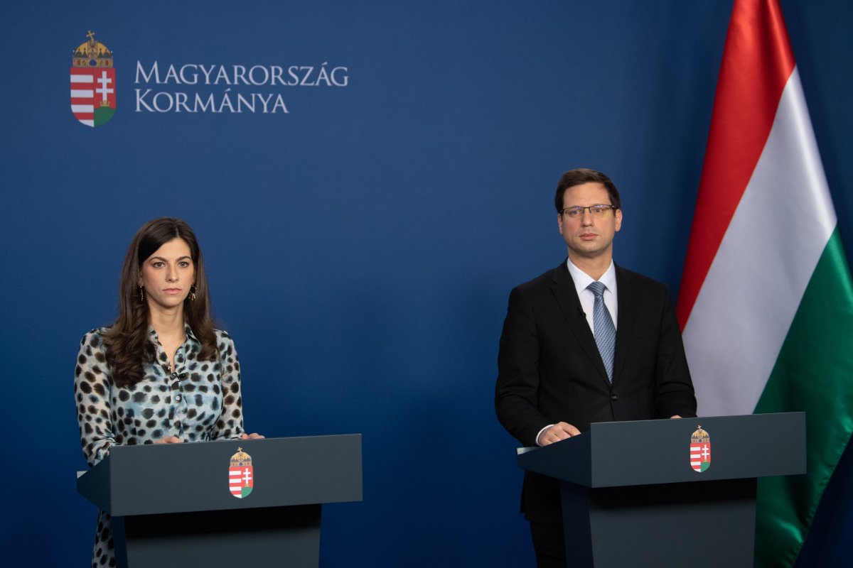 Magyarországon közös teherviselésre kötelezik a pártokat, bankokat, multinacionális vállalatokat