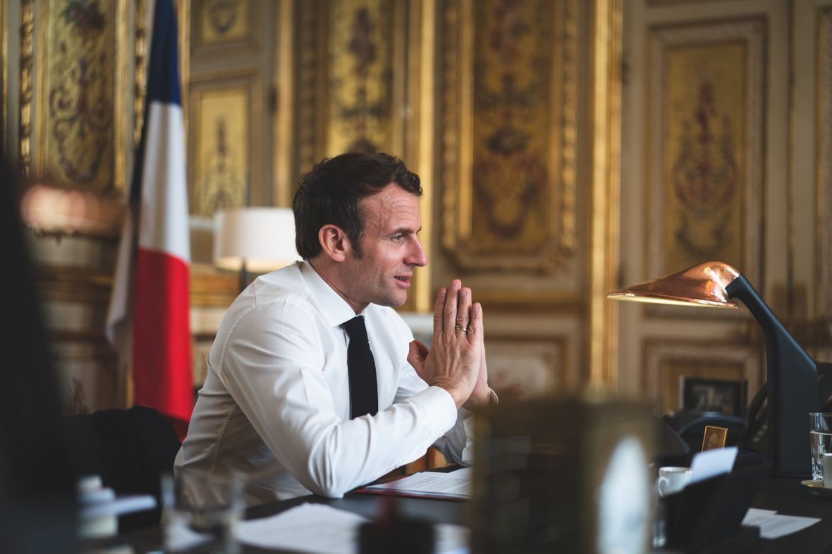 Macron május 11-ig meghosszabbította a kijárási korlátozásokat, és elismerte az állam felkészületlenségét