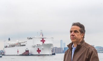 Bocsánatot kért, de nem mond le a szexuális zaklatással vádolt New York-i kormányzó