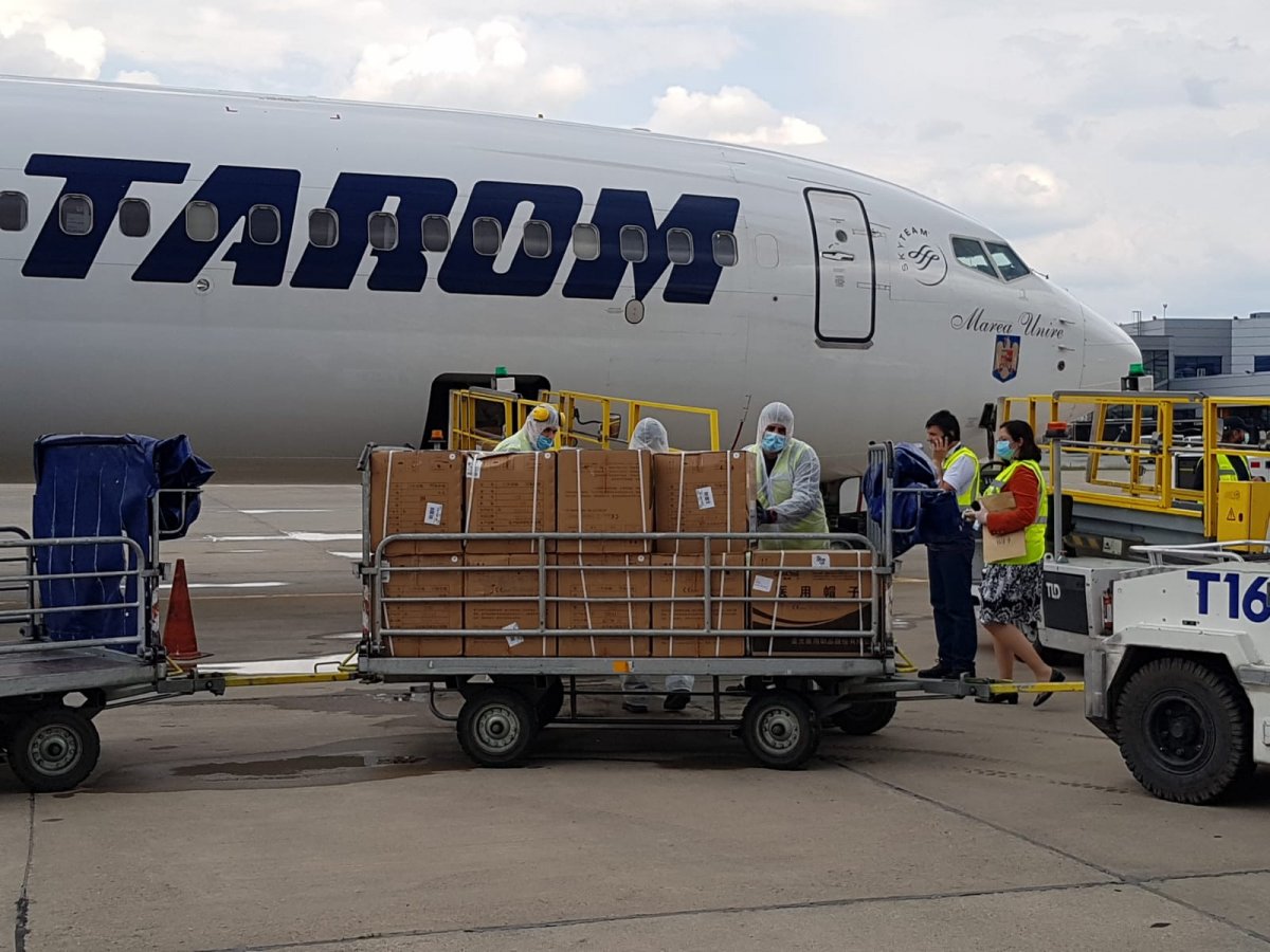 Egy repülőnyi védőfelszerelés érkezett Kolozs megyébe Shanghaiból