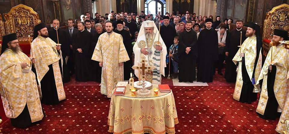 Megosztja az ortodoxokat az egyszer használatos kanállal való áldoztatás