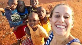 Kiszabadították az Afrikában másfél éve túszul ejtett olasz önkéntest