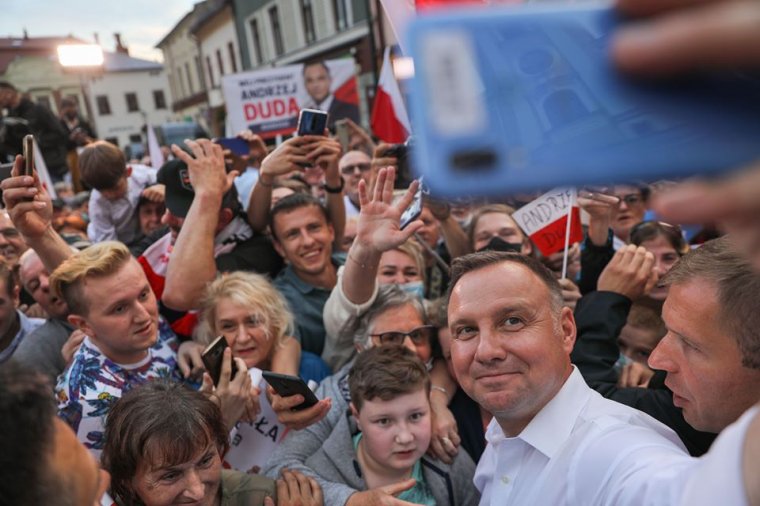 Exit poll: Andrzej Duda nyerte a lengyel államfőválasztás első fordulóját