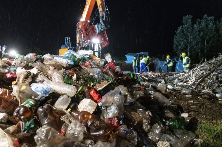 Ötven köbméternyi hulladékot öntöttek a Hideg-Szamos mellékvizének medrébe, napokig tartott a takarítás