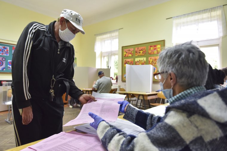 Járványsajátosság: előnyben részesülnek a lázas szavazók a helyhatósági választás napján