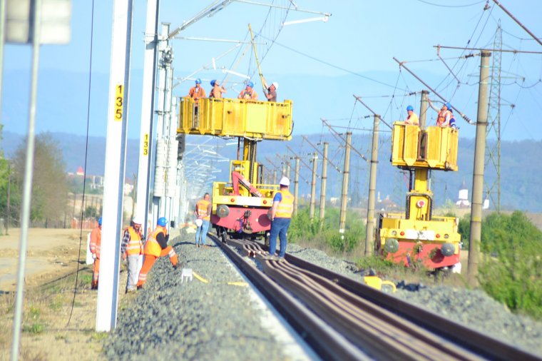 Perek sora lassítja a vasúti infrastruktúra fejlesztését, euró százmilliók vesztek el