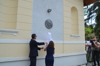 Emlékplakettet kapott Kolozsváron Dsida Jenő „mulandón átsugárzó arca”