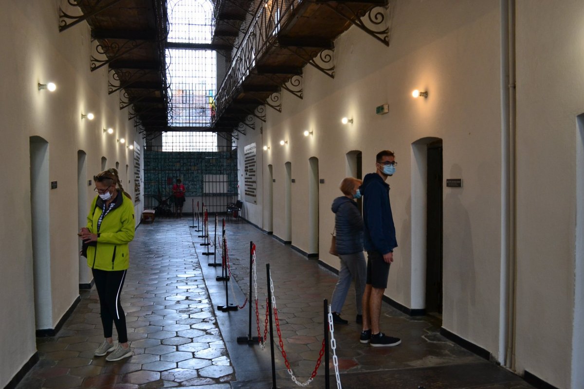 A járványhelyzet ellenére sokan látogatják a máramarosszigeti börtönmúzeumot