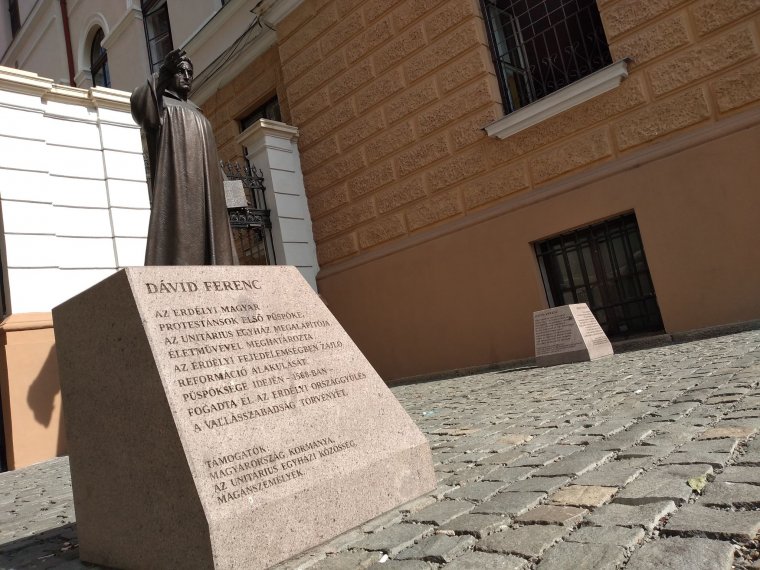 Magyarul is feliratozhatók a magyar vonatkozású emlékművek, döntött a bukaresti parlament