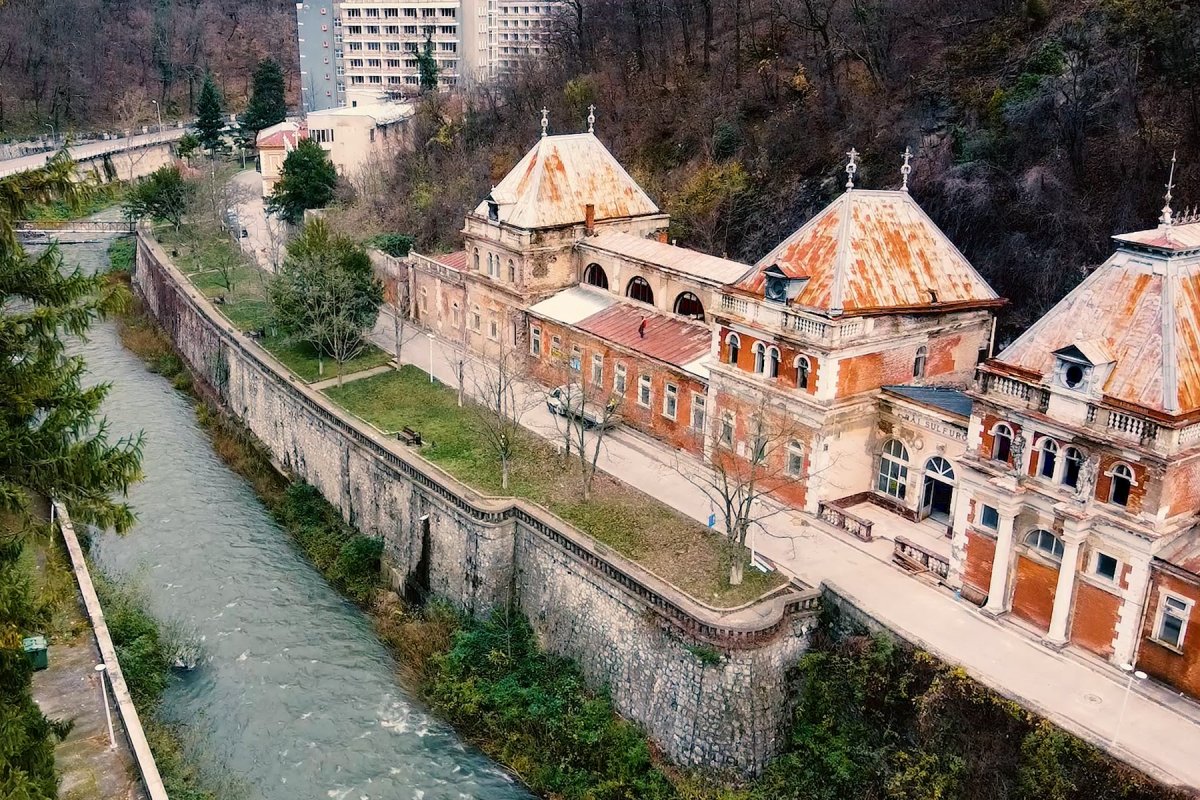 Herkulesfürdő múltját és jelenét mutatják be, és a jövőjéről tanácskoznak Bukarestben