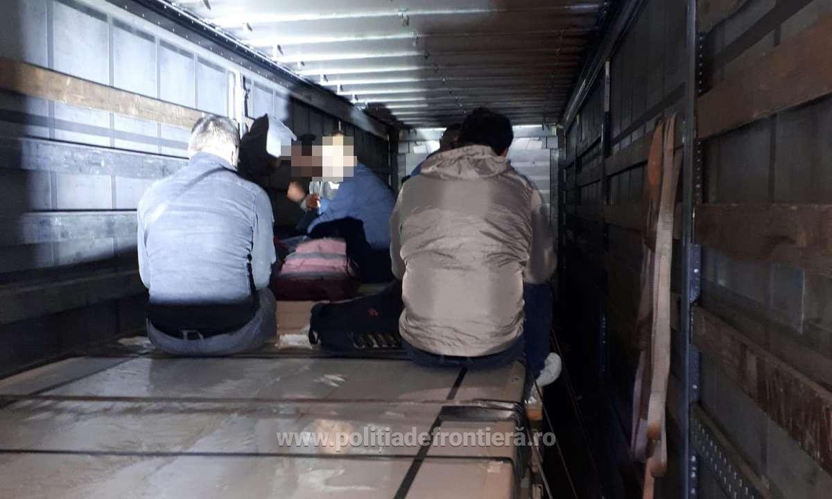 Román kamionban rejtőzködő migránsokat fogtak el a rendőrök Nagylaknál