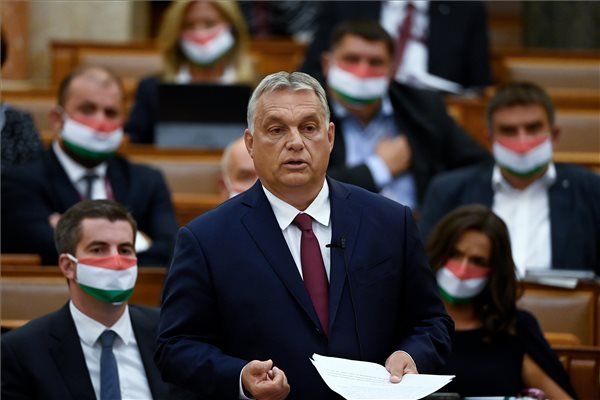 Orbán: legrosszabb esetben 200 ezer ember egyidejű megfertőződésére lehet számítani Magyarországon