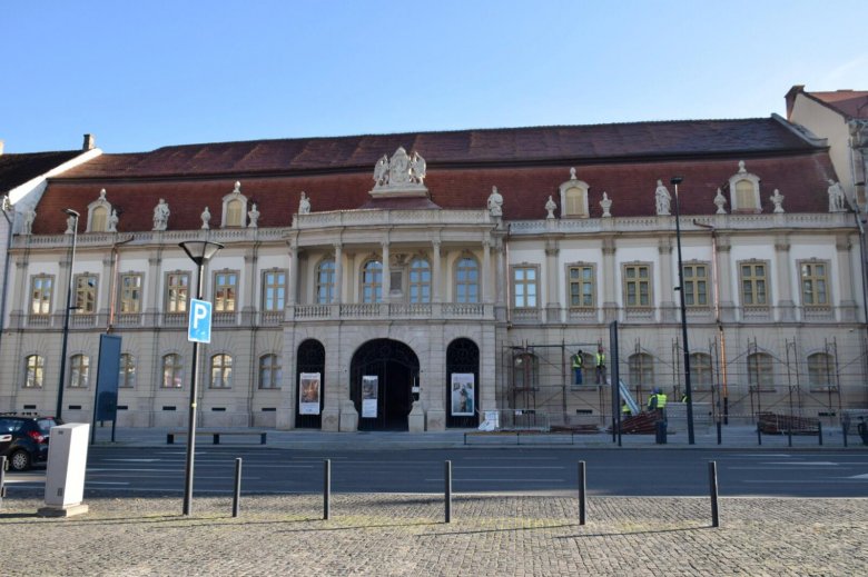 Kunyhók helyén gyönyörű épület – a kolozsvári Bánffy-palota művészettörténész szemmel
