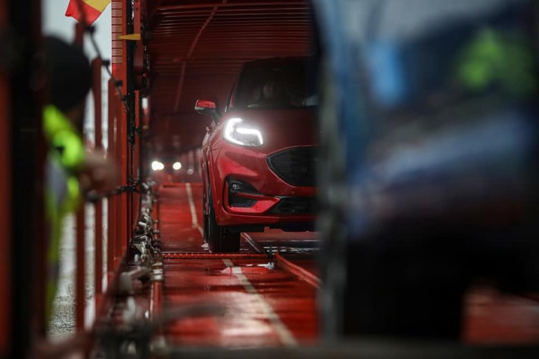 Kevesebb autó gördült le a romániai gyártósorokról az elektromos félvezetők globális hiánya miatt