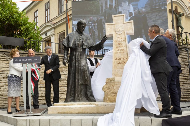 Márton Áron-szobrot avattak Kaposváron
