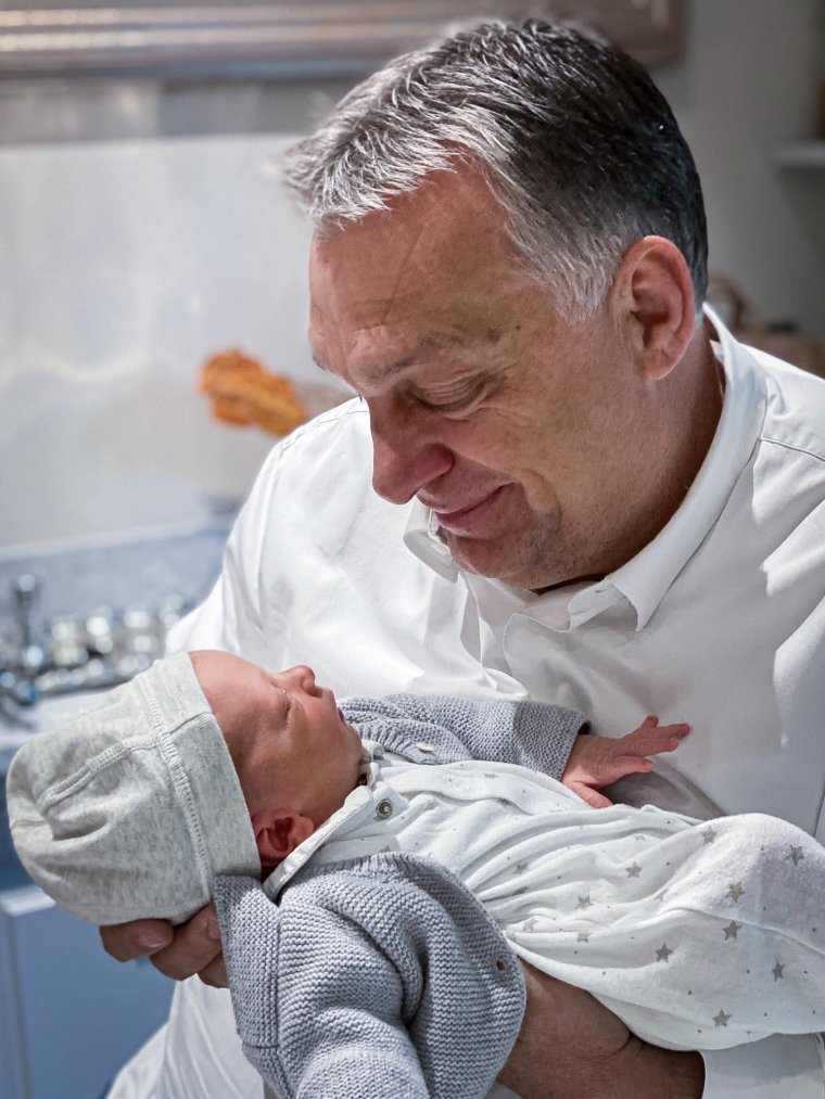 „Gyűlik a focicsapat”: megszületett Orbán Viktor ötödik unokája