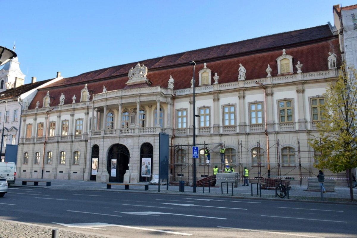 Képeken Kolozsvár egyik ékessége, a megújult Bánffy-palota