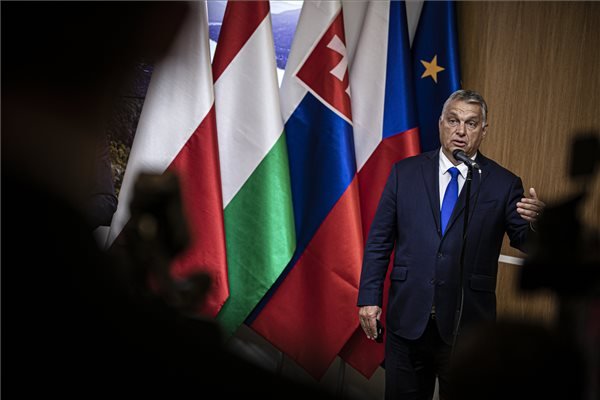 Orbán: Magyarország nem lép ki az EU-ból, Trump nyeri meg az amerikai elnökválasztást