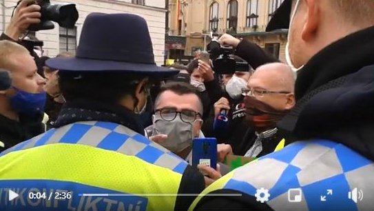 Prágában is utcára vonultak a kormány óvintézkedései ellen (VIDEÓVAL)