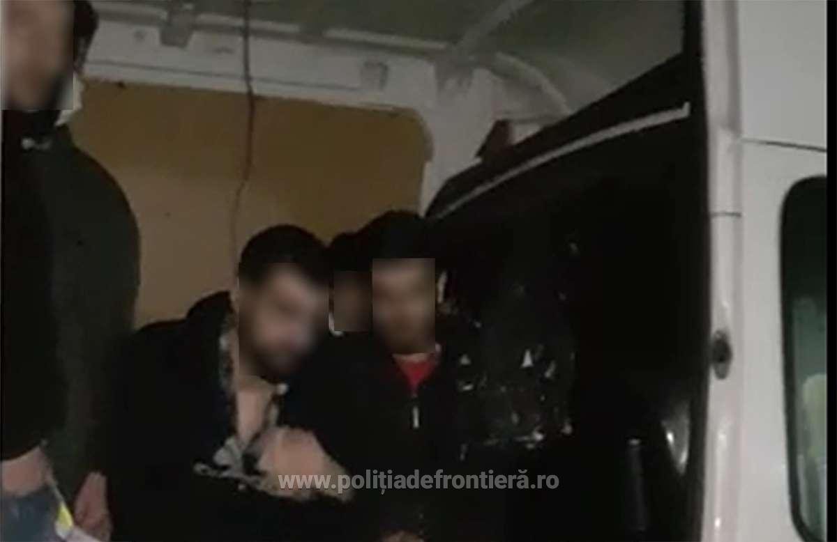 Huszonnyolc határsértő bújt meg a török sofőr által vezetett német kisteherautóban