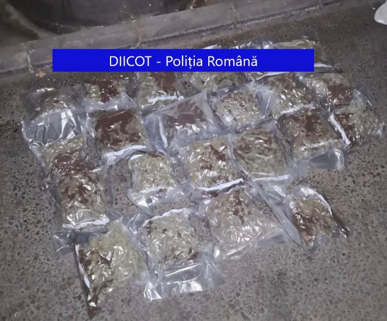 Jelentős mennyiségű kábítószert találtak a rendőrök egy Kolozs megyei razzia során