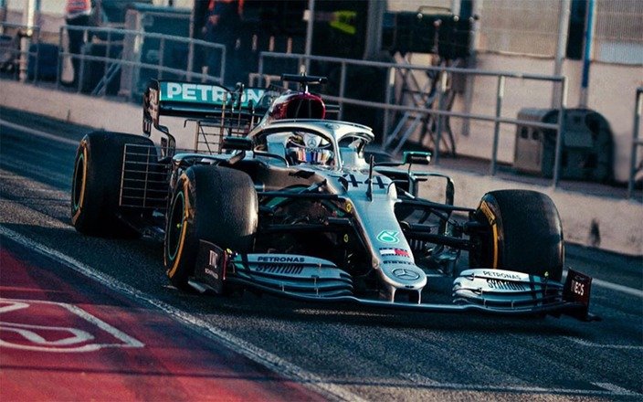 Hetedszer is befutott: Lewis Hamilton vb-címekben is beérte a legendás Michael Schumachert