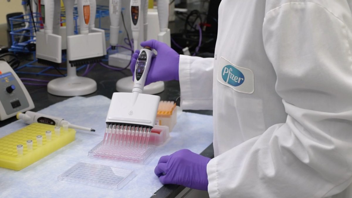 Újrakezdték a regisztrációt a Pfizer-BioNTech vakcinájára, több mint 110 ezer előjegyzés futott be a kora délutáni órákig