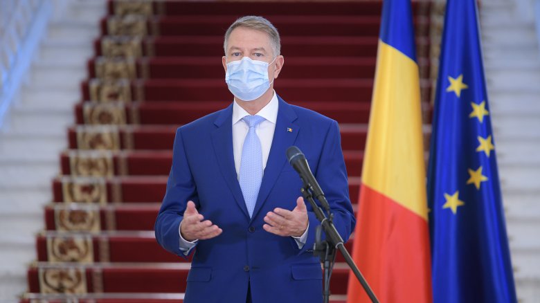 Járvány: Iohannis bírálja a hatóságokat, további korlátozások bevezetéséről egyeztet a kormányzati illetékesekkel