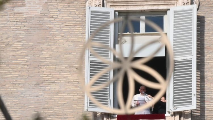 Ferenc pápa lelki megújulást sürgetett a járványhelyzetben aranyvasárnap