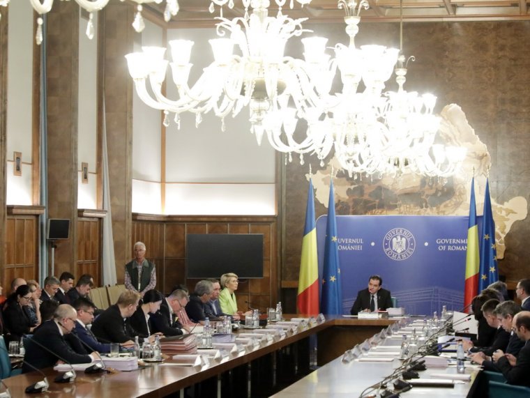 Házi karanténba vonul a teljes román kormány egy liberális szenátor megfertőződése miatt