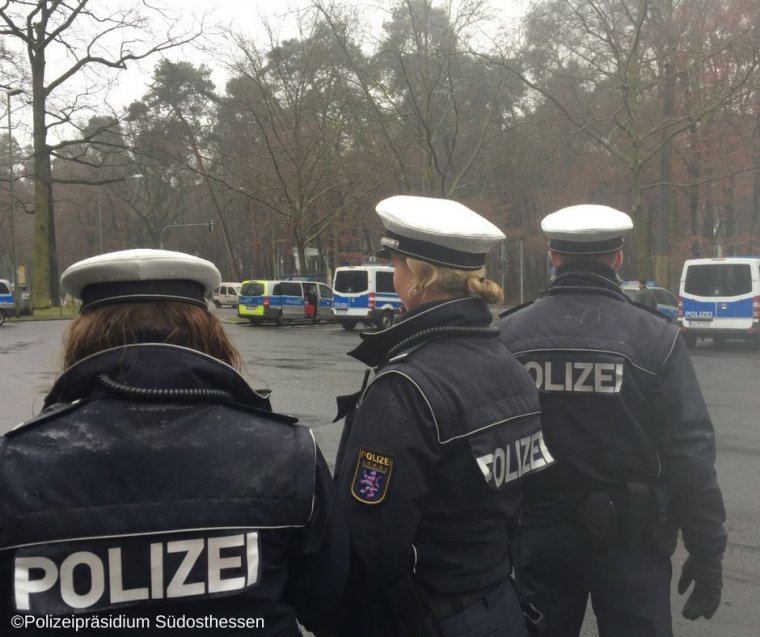 FRISSÍTVE – Ámokfutás a vízipipabárban, agyonlőttek tizenegy embert a németországi Hanauban
