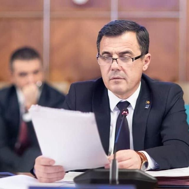 Önként jelentkezett a DNA-nál az Orban-kormány korrupcióval hírbe hozott minisztere