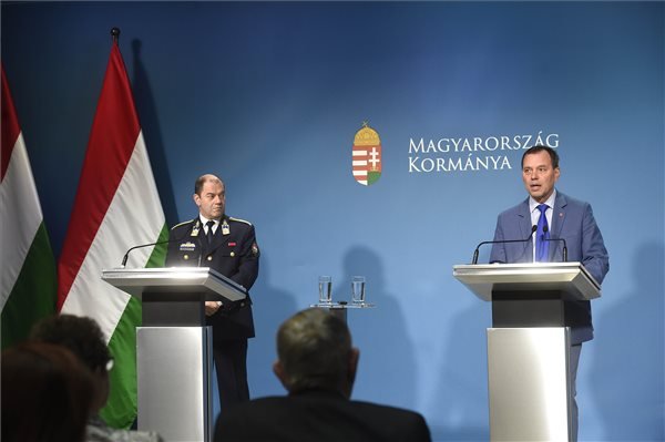 A magyar kormány lemondja a március 15-re tervezett központi ünnepséget