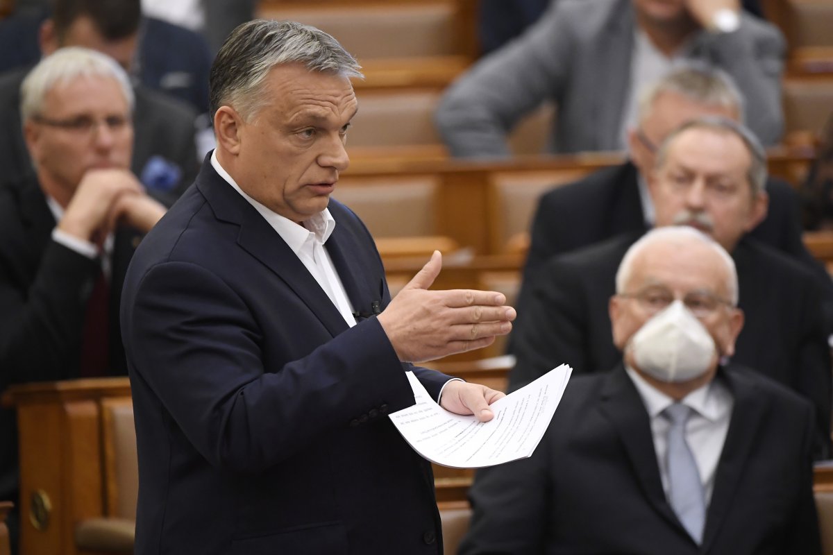 Orbán Viktor az Országgyűlésben: jól működik a magyar–román „áteresztő zsilipelés” a határon