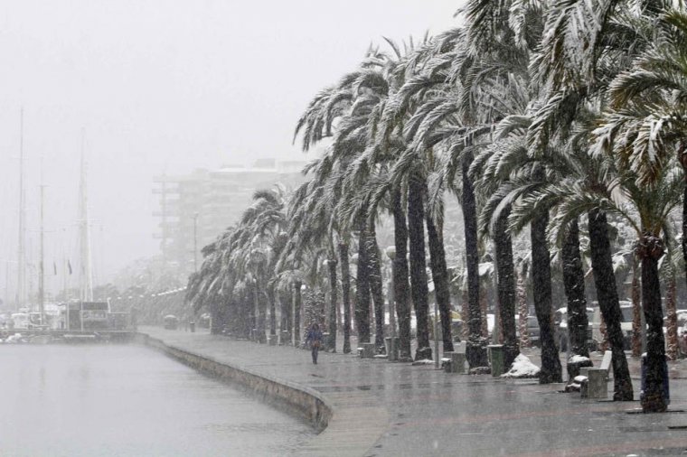 Katasztrófa sújtotta területté nyilvánítanak nyolc spanyol tartományt a rendkívüli havazás miatt