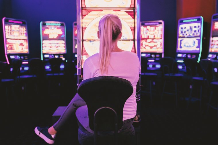 Alaposan megfeji a szerencsejáték-ipart, szigorítja a játékbarlangok tevékenységét a kormány